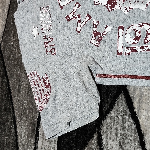 AMERICAN FIGHTER TRAINING DIVISION GRAY MAROON RAISED LOGO GRAPHIC CREW-NECK TEE - Picture 4 of 14